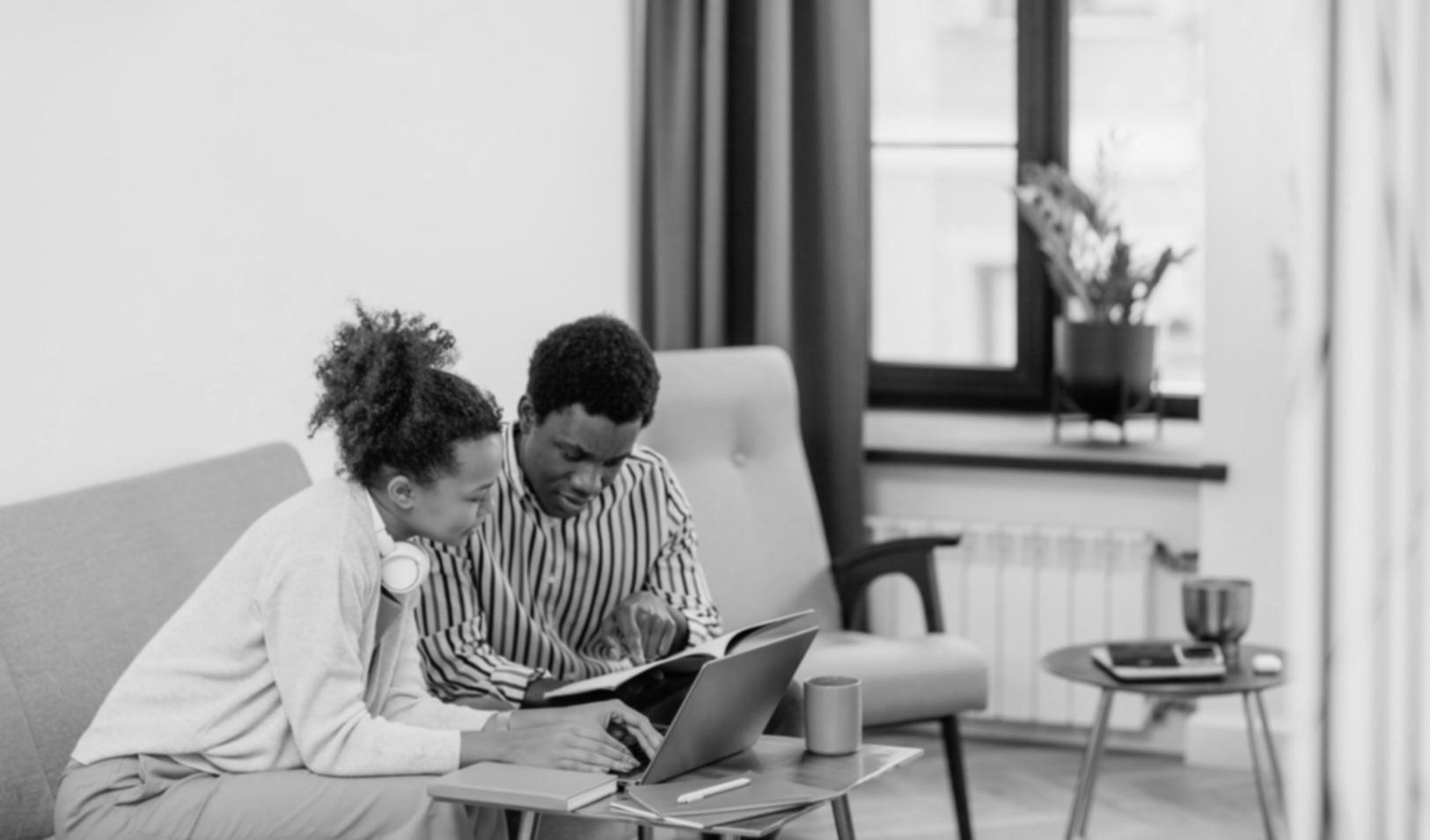 Sala de monitoreo 24/7 donde el equipo de zenovatrixa supervisa todos los sistemas