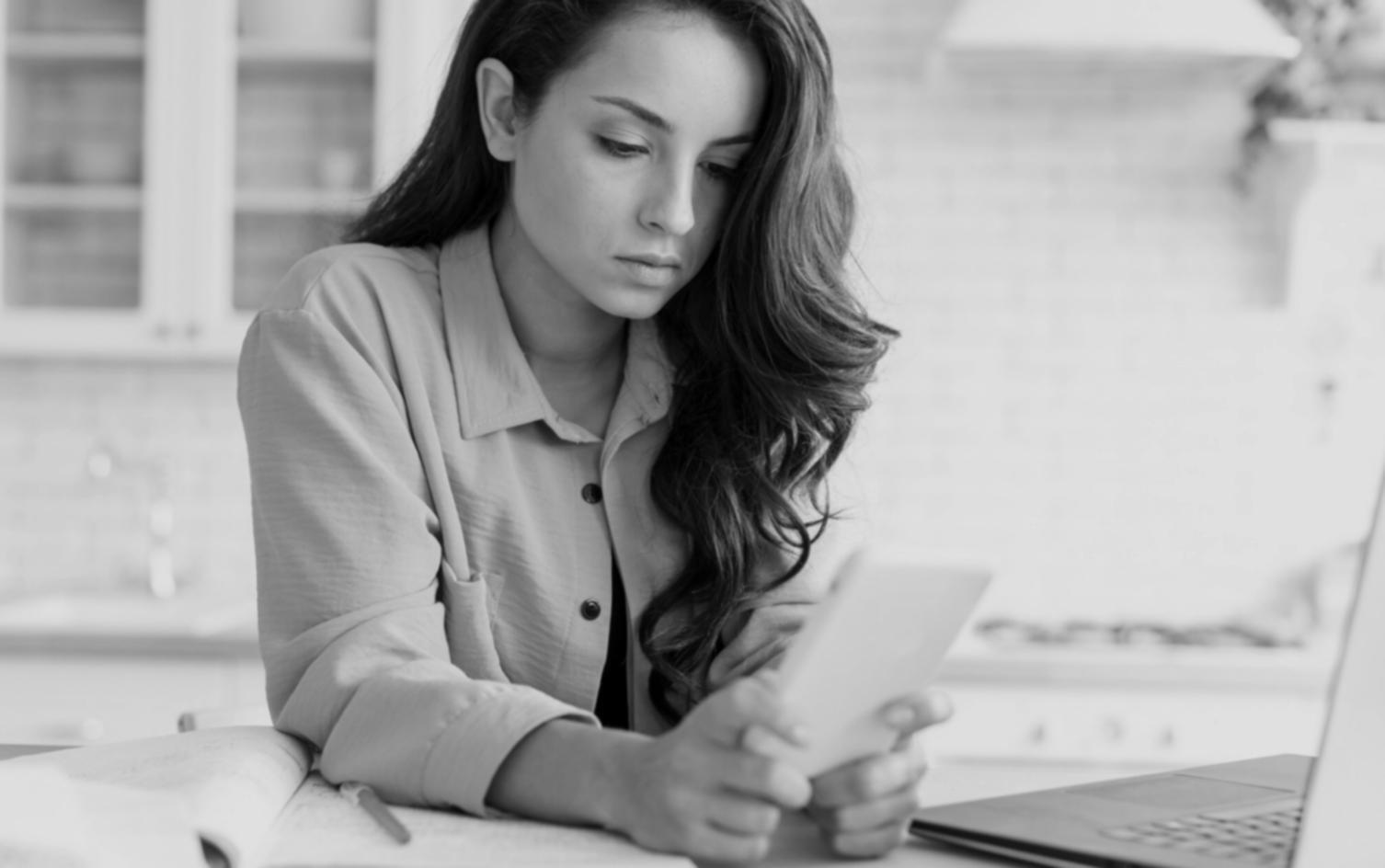 Centro de datos moderno con servidores cloud